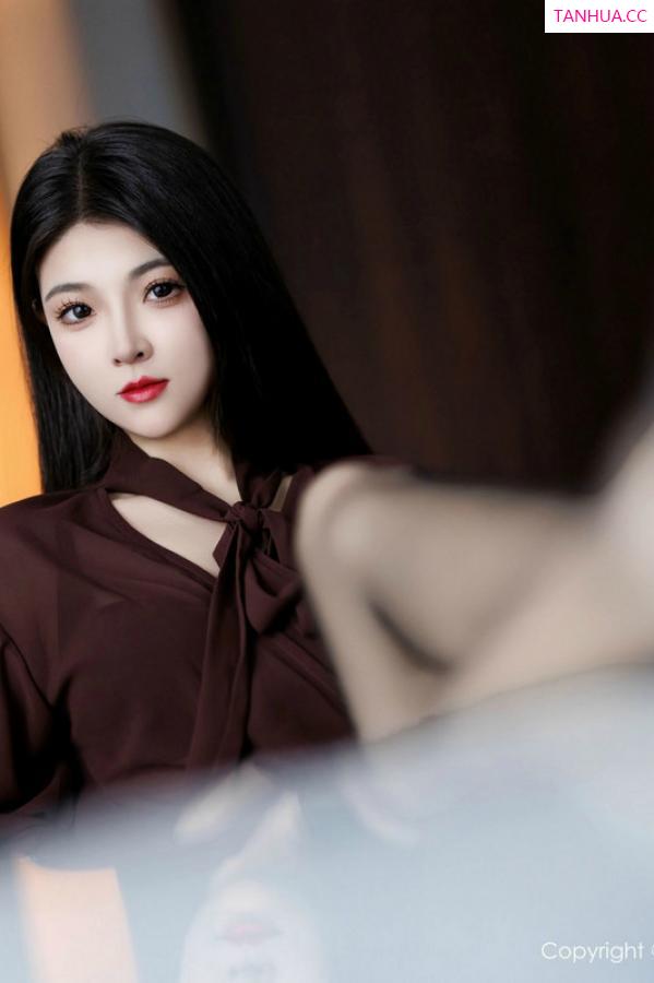   [XiuRen]高清写真图 2025.02.11 No.9868 初梦瑶 黑丝美腿第20张图片